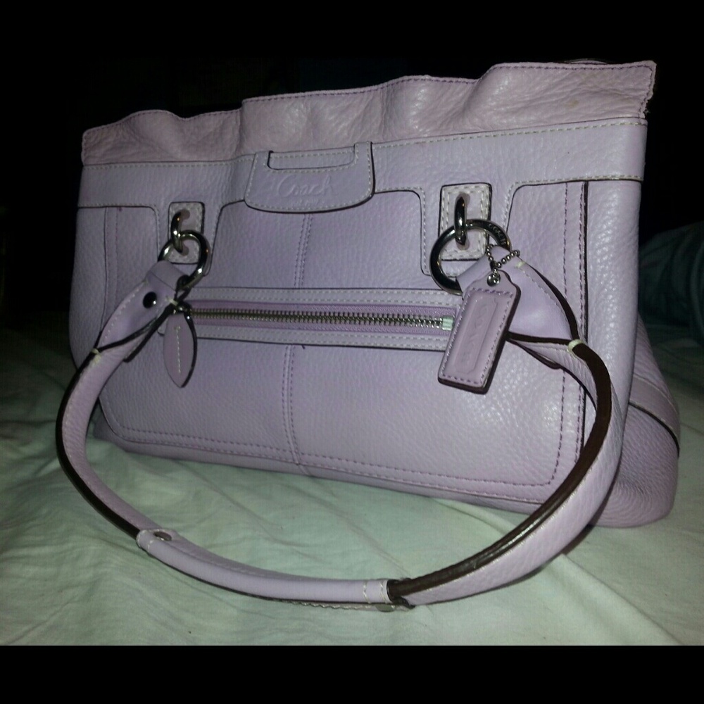 Sweet Lilac Leather Coach Purse! Great for Spring!